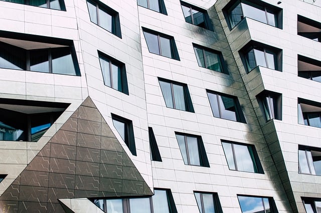 Kend din facade: Materialer og deres unikke rensebehov